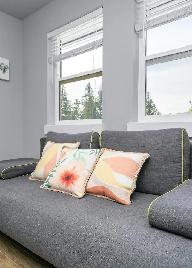 Apartment Separate Suite In Prestigious Linley Valley Nanaimo